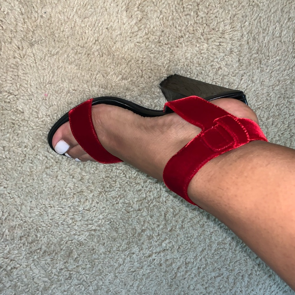 Red sandals - Picture 2 of 4